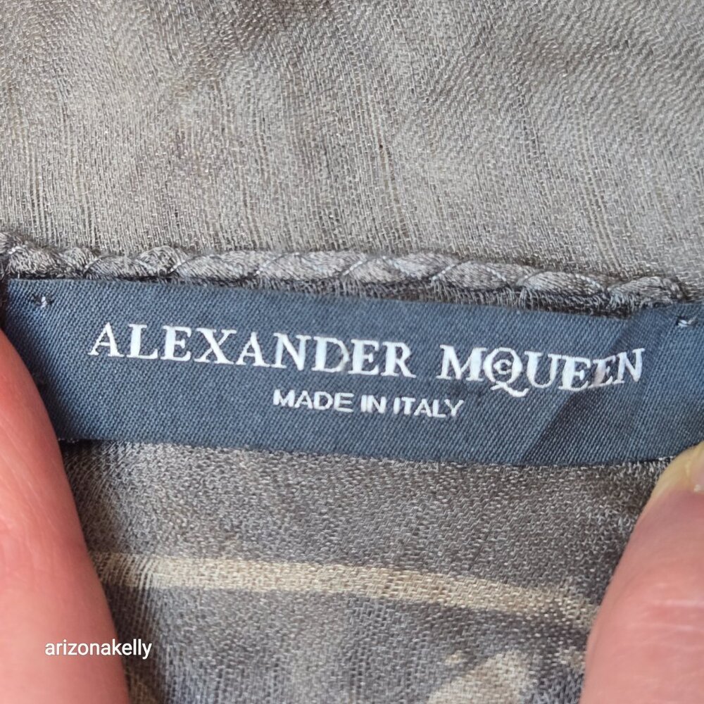Alexander McQueen Silk Skull Scarf Light Grey - Picture 6 of 9